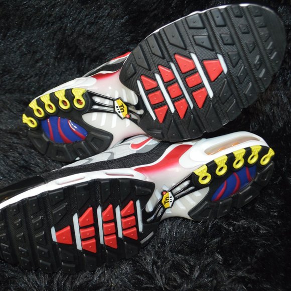 Nike Air Max Plus Photon Dust Grey Red Black Sneakers Shoes DM0032-002 Size 12 - Picture 9 of 9